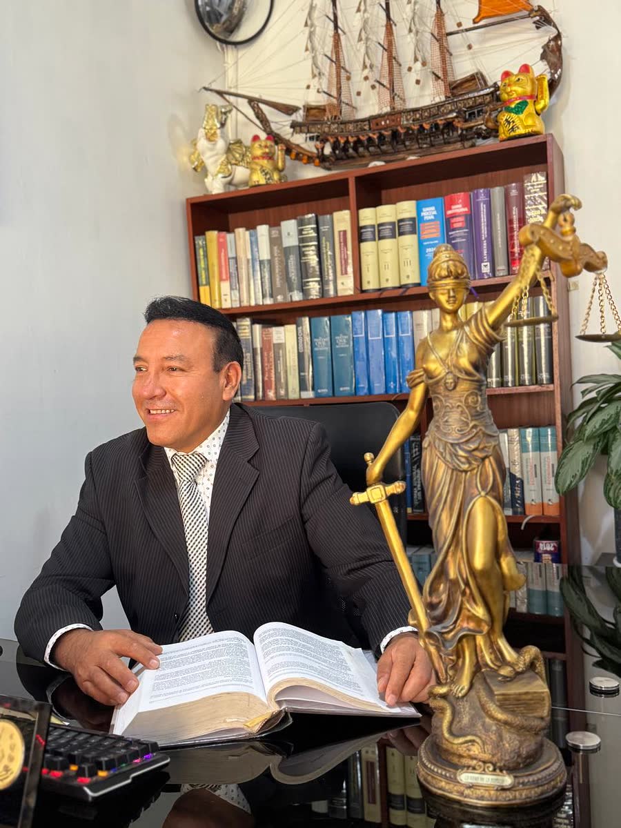 Dr. Lyndon Walter Elescano Quiroz